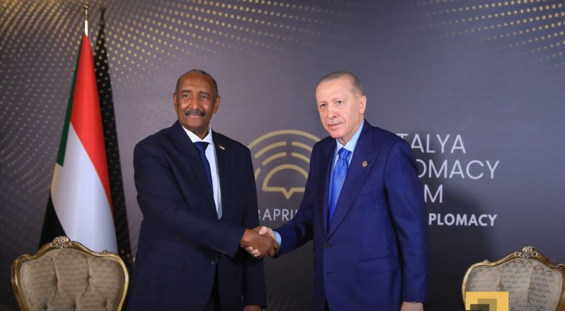 البرهان يهنئ أردوغان بيوم النصر ويؤكد حرص الخرطوم على تعزيز الشراكة مع أنقرة 1 3223 810x446 1