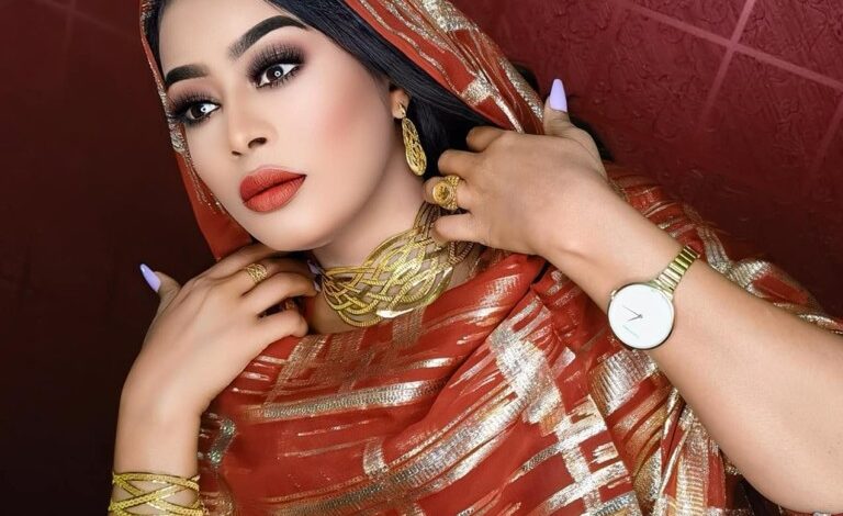 شريف الفحيل يهاجم إيمان الشريف عبر بث مباشر ويثير جدلًا واسعًا ! 1 ايمان الشريف إطلالة 768x772 1 768x470 1