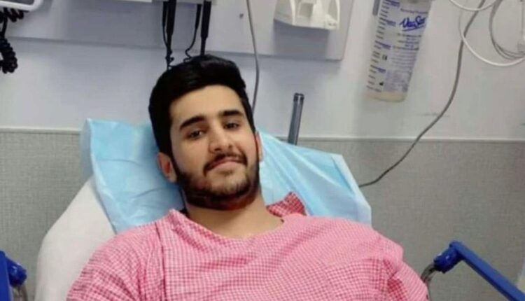 رجل أمن في الحرم .... ينقذ زائرً ويُصاب أثناء منعه من السقوط 1 sabq 2025 12 26 m10r3tik image 750x430 1