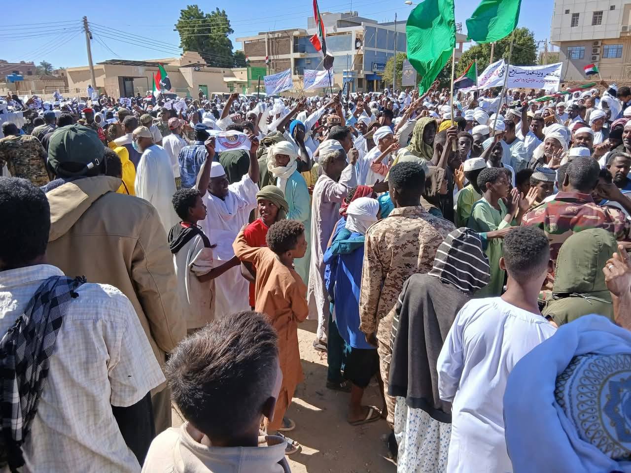 حشود كبيرة في دنقلا تخرج دعماً للقوات المسلحة السودانية 1 دعم القوات المسلحة كسلا