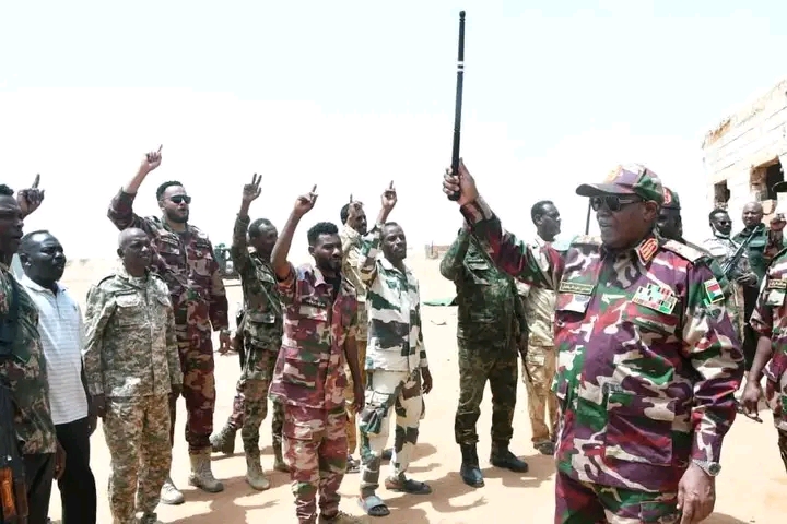 مدير المخابرات الفريق أول "مفضل" من مواقع القتال بالنيل الأبيض: النصر على المليشيا قادم لا محالة 1 1774161537509