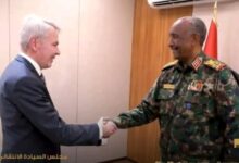 البرهان يبحث مع المبعوث الأممي مسارات السلام وتعزيز حماية المدنيين بالسودان 5 1774462506321