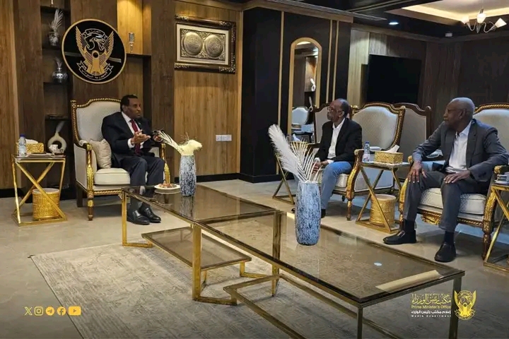 رئيس الوزراء يعلن جاهزية مطار الخرطوم والمطارات الولائية لاستقبال الملاحة الدولية 1 1774696399028