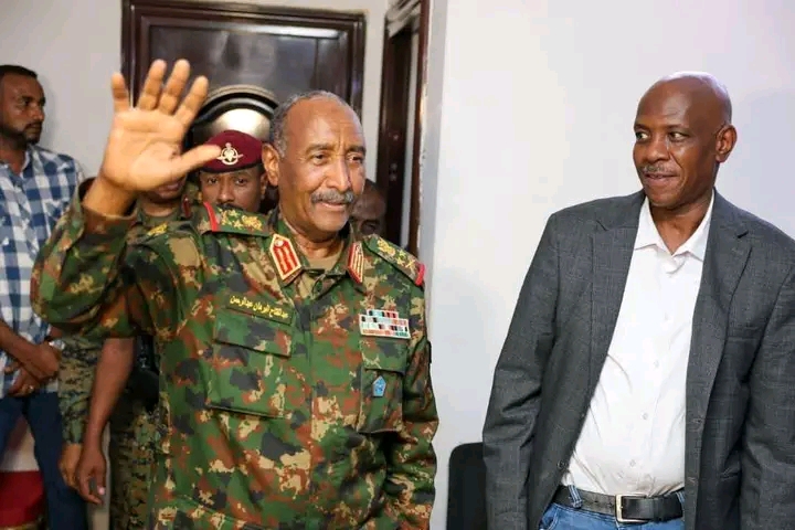 البرهان يحيي "جبهة الكلمة والفن" في معركة الكرامة ويتعهد بتحرير كامل التراب السوداني 1 1775219323914