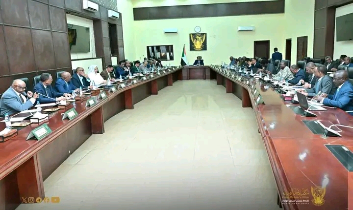 مجلس الوزراء يجيز قانون الحكم الإقليمي لدارفور.. وكامل إدريس يؤكد: الإرادة الوطنية تصطف لاستعادة الإقليم ودعم الجيش في معركة الكرامة 1 1781185963568