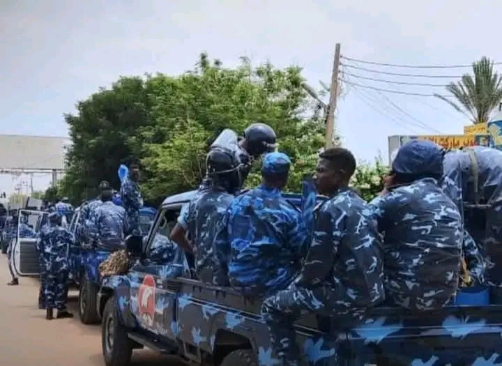 شرطة الخرطوم تضبط متهماً بحوزته "كلاشنكوف" وقنابل في حملة منعية واسعة بشرق النيل 1 1781249001482
