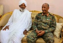البرهان من العيلفون: الأزمة الاقتصادية والوقود "بفعل فاعل" والجيش ماضٍ في استكمال التحرير والقضاء على المليشيا 1 1781294791984