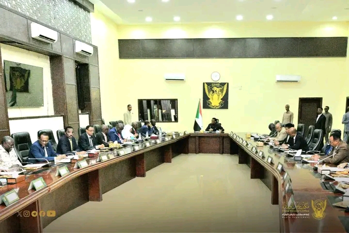 حكومة "الأمل" برئاسة كامل إدريس تبحث إعمار جسور العاصمة وتعتمد خطة الخريف وتأمين معاش الناس 1 1781857066546