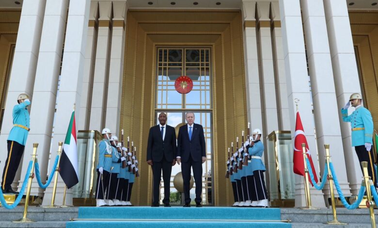 قمة سودانية تركية في أنقرة.. أردوغان يستقبل البرهان بالمجمع الرئاسي لبحث ملفات التعاون والتعافي 1 unnamed file 25 780x470 1