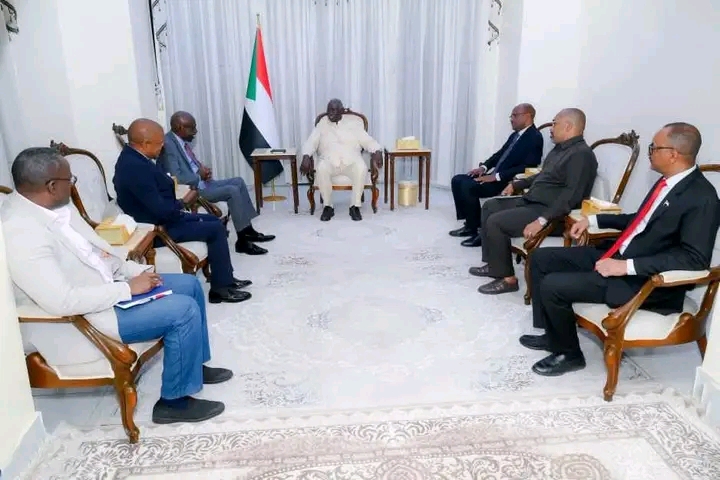 موسيفيني يبعث برسالة قوية لمالك عقار: لن نعترف بأي حكومة موازية في السودان سوى حكومة البرهان 1 1783091454544