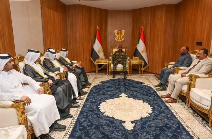 البرهان يستقبل السفير القطري بالخرطوم ويبحث معه تعزيز العلاقات الثنائية 1 1783625365371