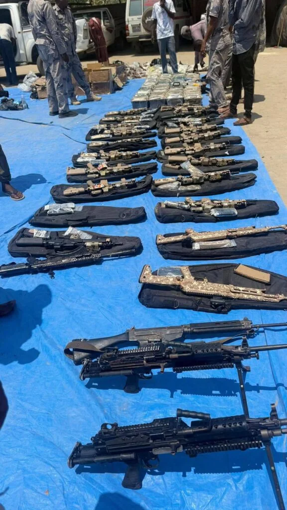 ضبطية تاريخية في البحر الأحمر تكشف عن محاولة لتهريب أسلحة ومتفجرات 1 FB IMG 1787855348926