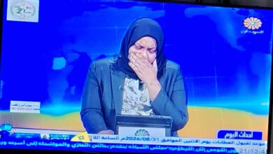 مذيعة سودانية تبكي على الهواء لحظة مؤثرة 2 FB IMG 1787902792355