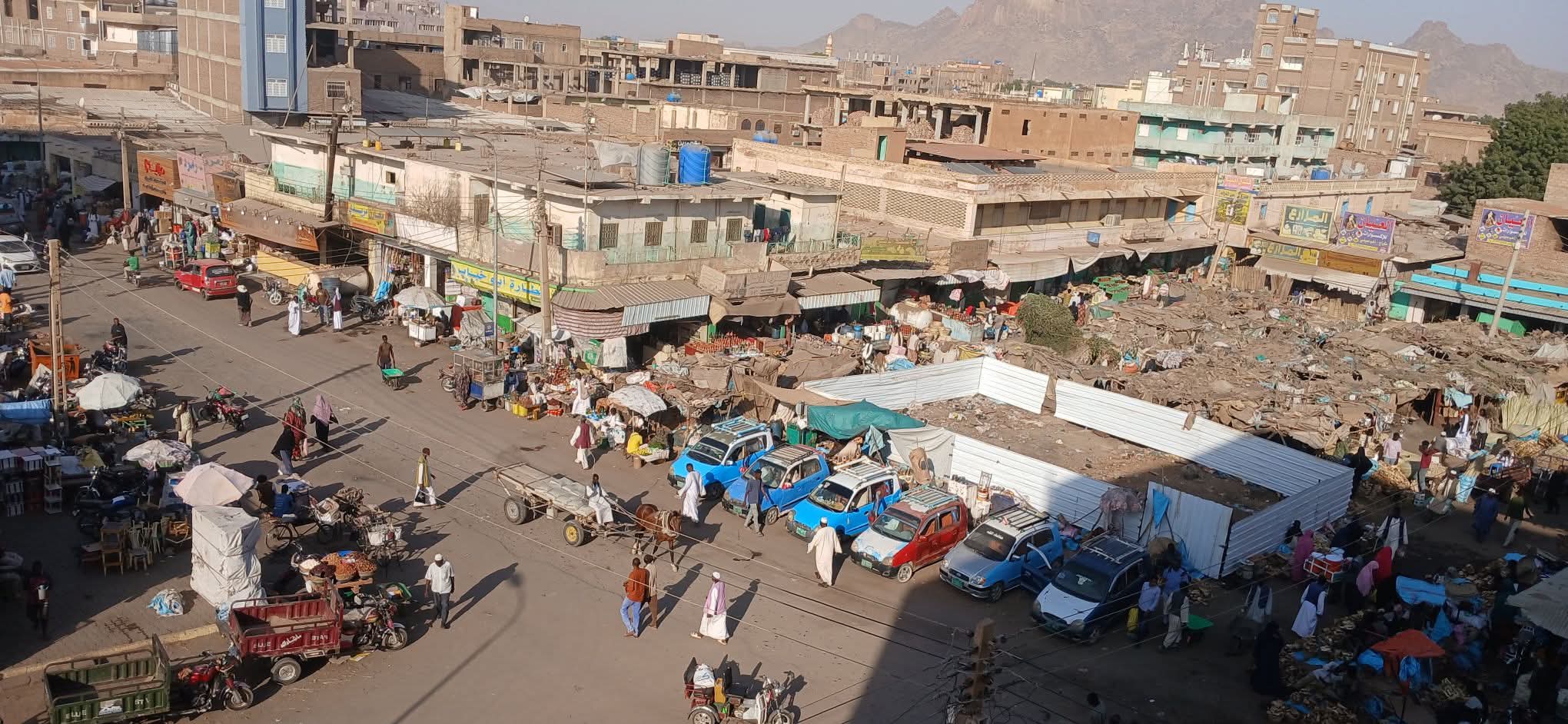السودان: تجار الذهب في كسلا يغلقون محالهم وسط الاشتباكات وتنامي السوق الموازية غير المشروعة 1 سوق النسوان في كسلا