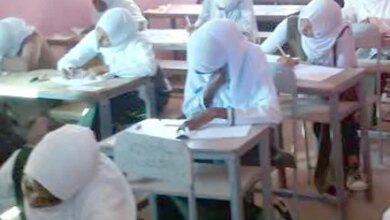 ضوابط جديدة لدخول مراكز امتحانات الشهادة الابتدائية في الخرطوم 2 طالبات