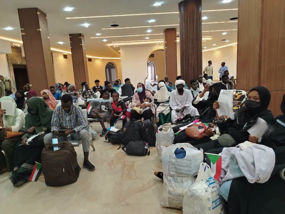إلى مطار الخرطوم مباشرة.. 150 سودانياً يصلون في رحلة جديدة 1 مطار الخرطوم