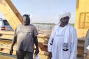 والي الخرطوم يتفقد أعمال صيانة جسر النيل الأبيض