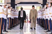 وزير دفاع سوداني يتوجه إلى إندونيسيا لأول مرة