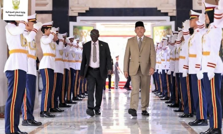 وزير دفاع سوداني يتوجه إلى إندونيسيا لأول مرة 1 وزير دفاع سوداني يتوجه إلى إندونيسيا لأول مرة