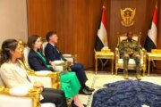 برهان والمبعوث البريطاني في محادثات جادة للخروج من الأزمة 19 برهان والمبعوث البريطاني في محادثات جادة للخروج من الأزمة