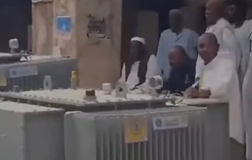 فرحة تجار الذهب بقدوم محولات الكهرباء إلى الخرطوم 10 فرحة تجار الذهب بقدوم محولات الكهرباء إلى الخرطوم