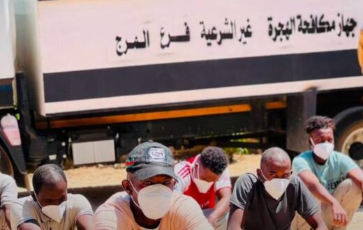 ترحيل 33 مهاجراً غير قانوني من ليبيا