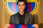برشلونة يمدد عقد لاعب مهم حتى موعد جديد