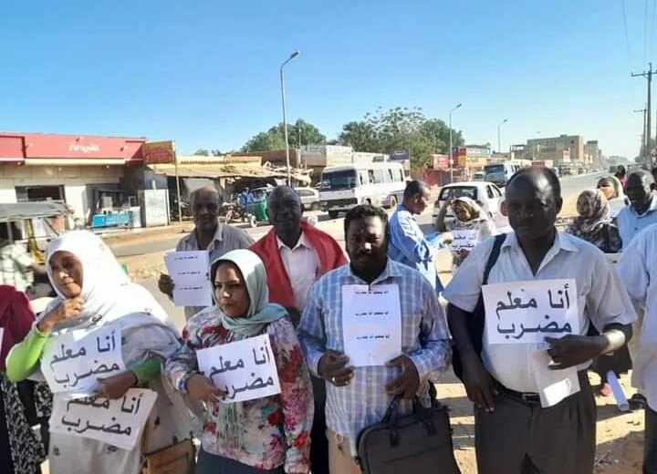 فجوة غير متوقعة بين رواتب المعلمين وتكاليف المعيشة في السودان
