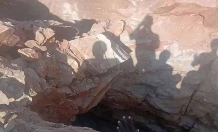 معدنون في خطر داخل منجم منهار بالقضارف 1 معدنون في خطر داخل منجم منهار بالقضارف