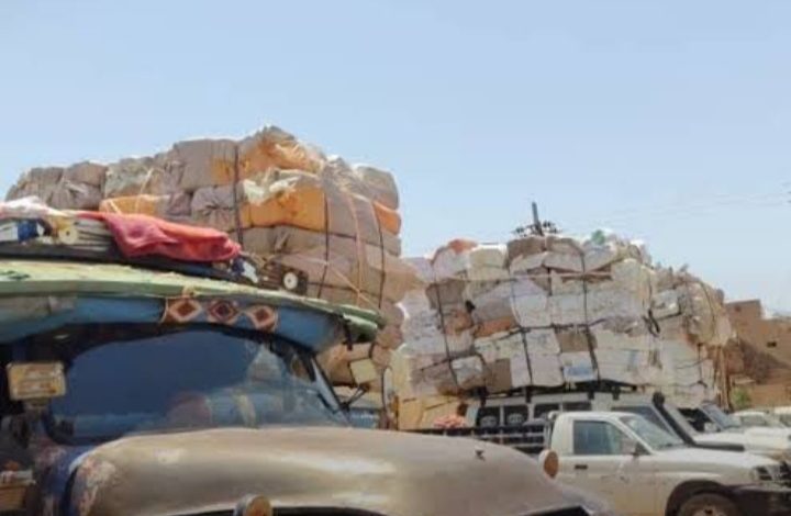 إحباط تهريب شاحنتين محمّلتين بالدقيق إلى شمال كردفان 1 إحباط تهريب شاحنتين محمّلتين بالدقيق إلى شمال كردفان