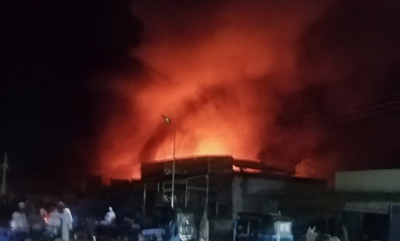 حريق مدمر يلتهم محلات بسوق البرقيق الشمالي 1 حريق مدمر يلتهم محلات بسوق البرقيق الشمالي