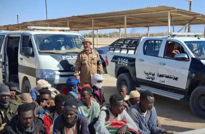 تسليم مجموعة من المهاجرين السودانيين إلى ليبيا 1 تسليم مجموعة من المهاجرين السودانيين إلى ليبيا
