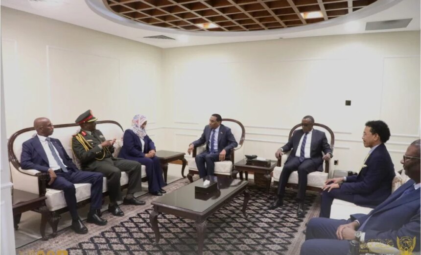 كامل إدريس يزور رواندا لتسليم رسالة مهمة