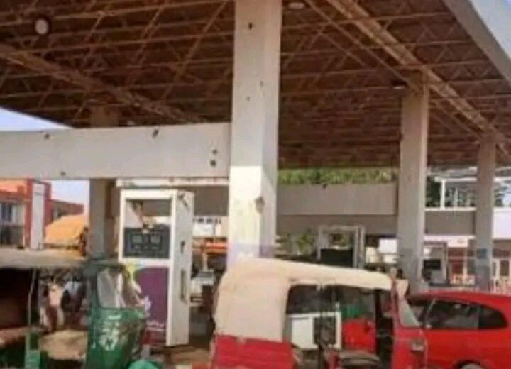 قيود جديدة على إمداد المركبات غير المرخصة بالوقود