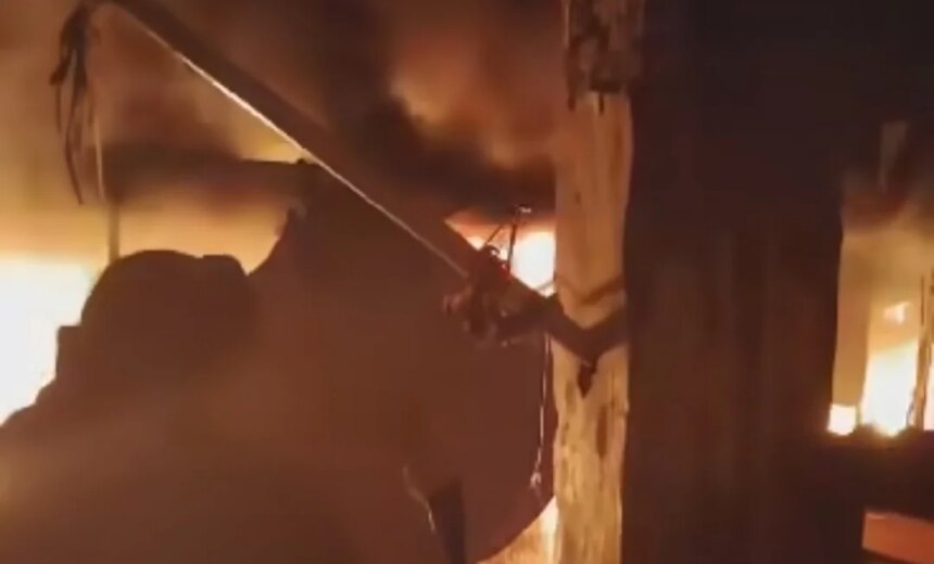 حريق كبير ي devastates سوق البرقيق في الولاية الشمالية