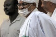 البشير يغادر السودان للعلاج والعائلة تصدر بيانًا 8 البشير يغادر السودان للعلاج والعائلة تصدر بيانًا
