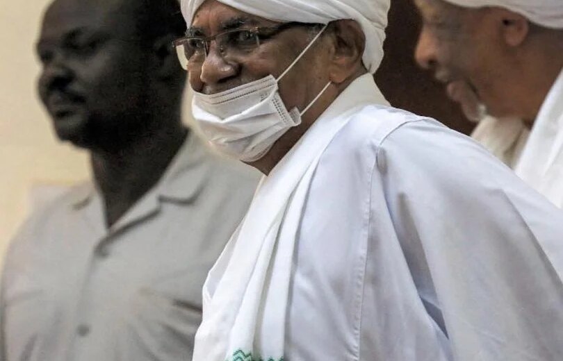 البشير يغادر السودان للعلاج والعائلة تصدر بيانًا 1 البشير يغادر السودان للعلاج والعائلة تصدر بيانًا