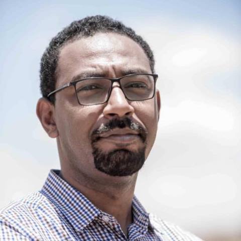 أمجد فريد ينتقد المزايدين بدماء السودانيين